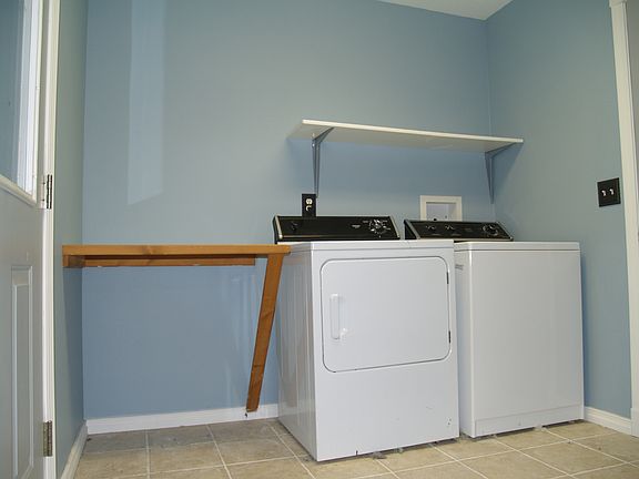 3rd image of 1304 Wineglass Ln