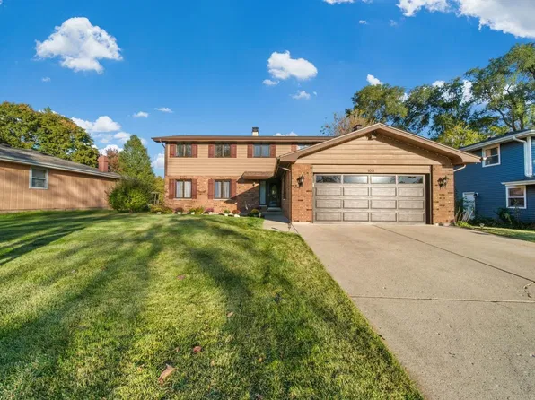 1011 Iroquois Dr, Elgin, IL 60120