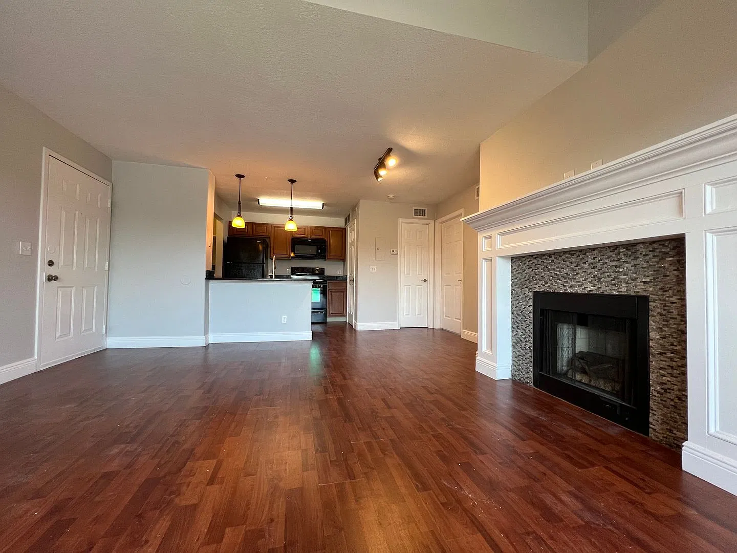 Beautiful 1/1 Condo in Gated Lakefront Community of Altamonte Springs! — Photo 2