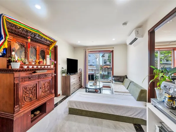 74-25 43rd Avenue image 9 of 20