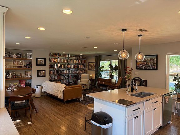 5th image of 721 Hurstview Dr