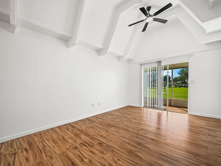 511 Club Cir — Photo 4