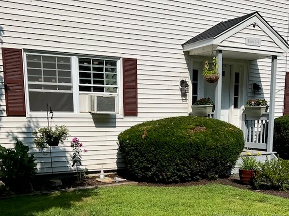 1 Canterbury Arms, New Milford, CT 06776