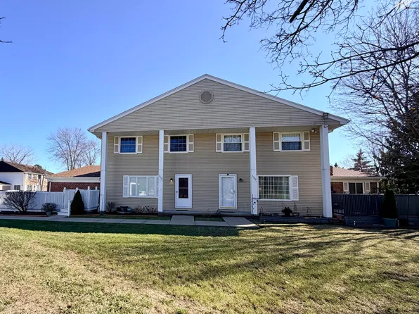 27153 Winchester St, Brownstown, MI 48183