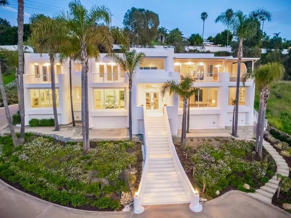 7402 Cadencia St, Carlsbad, CA 92009