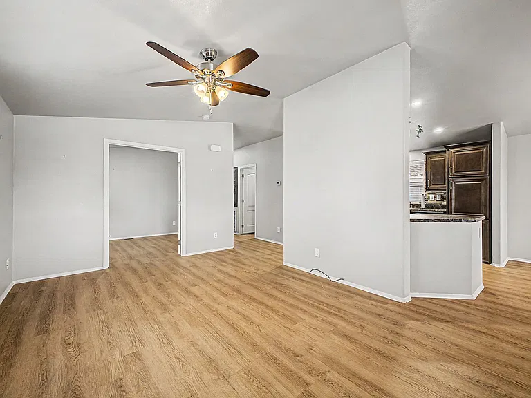 1702 E Michelle Dr — Photo 5