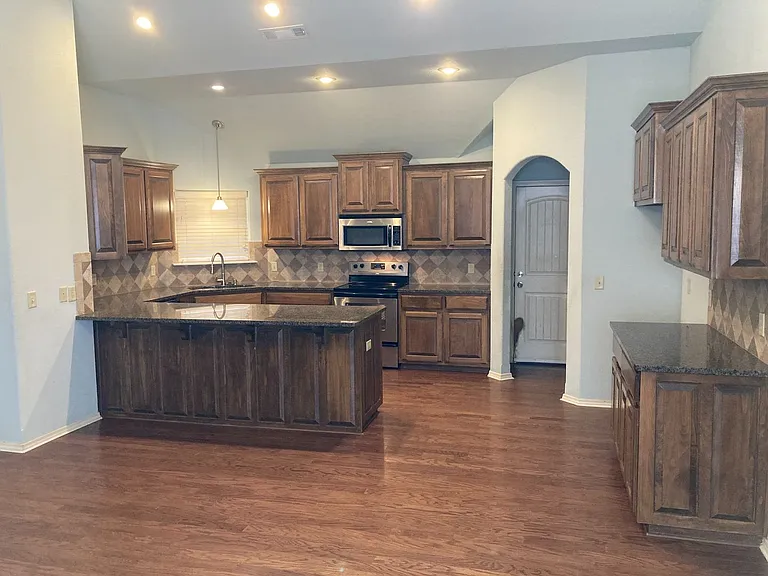 720 Venice St — Photo 5