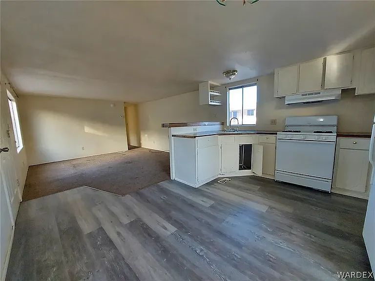 2087 E Hackamore Dr — Photo 2