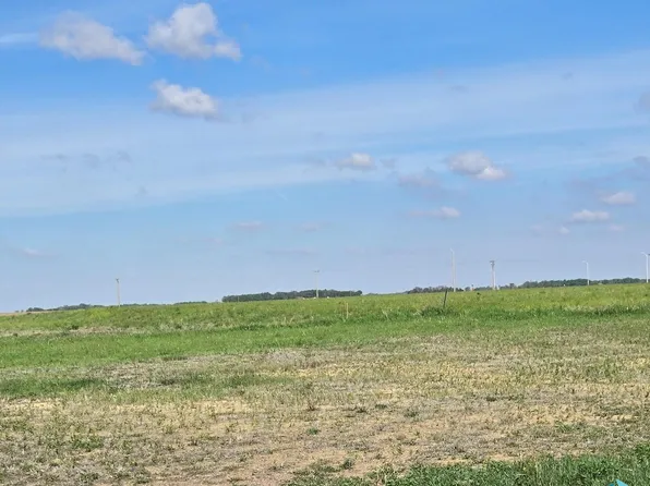 100 Whitster Cir, Hartford, SD 57033