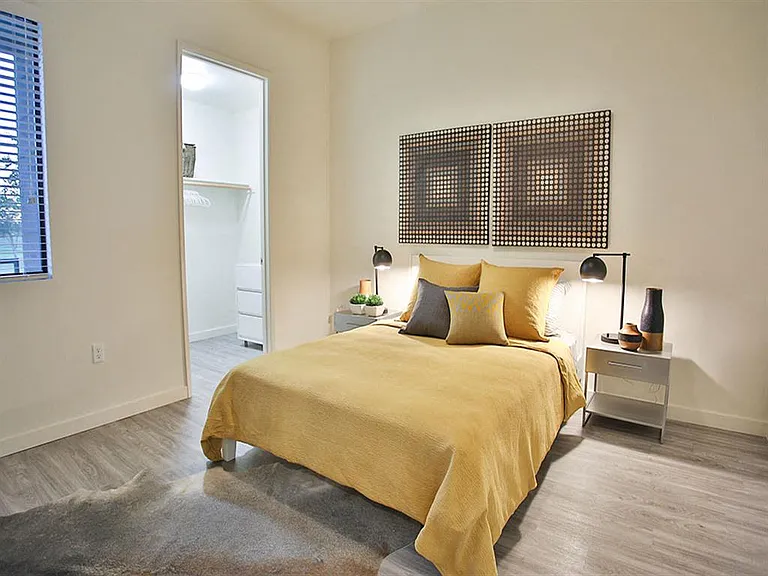 Dusk Scottsdale Apartments — Photo 11
