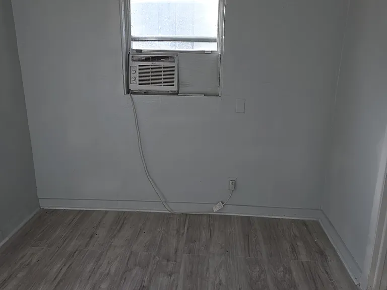 2179 Broadway Ave — Photo 4