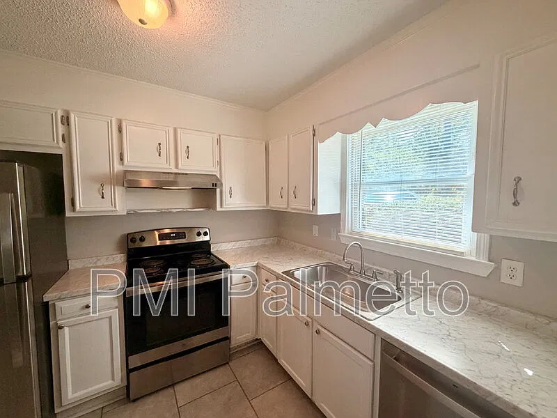 2 bed, 1.5 bath, 1025 sqft, $1,300 — Photo 4