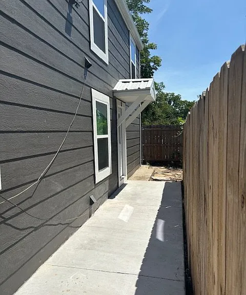 161 S Floral St #B — Photo 14