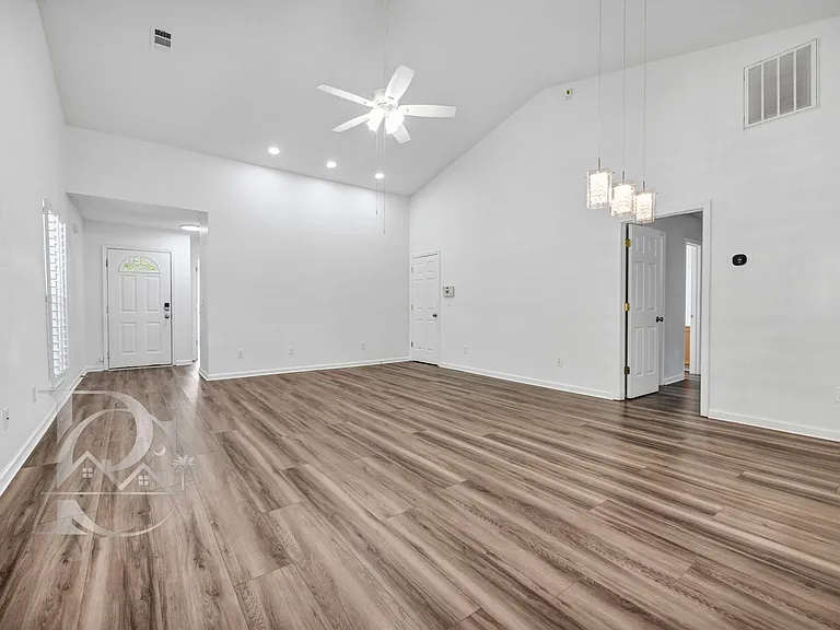 112 Ivy Garden Ln — Photo 6
