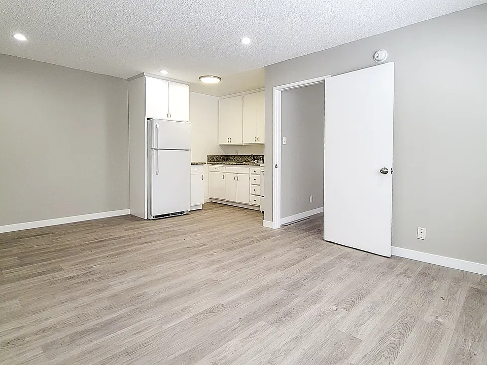 Onyx Plaza Apartments
