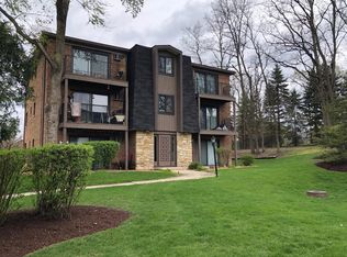 628 W 65th St APT 5, Westmont, IL 60559