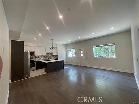 Building Photo - 6445 Woodley Ave #101