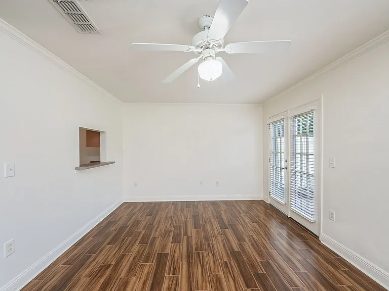 715 Majestic Dr — Photo 15