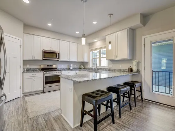 1517 O'Keeffe Avenue, Sun Prairie, WI 53590