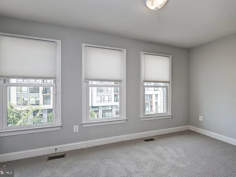 1236 Harbor Island Walk — Photo 38