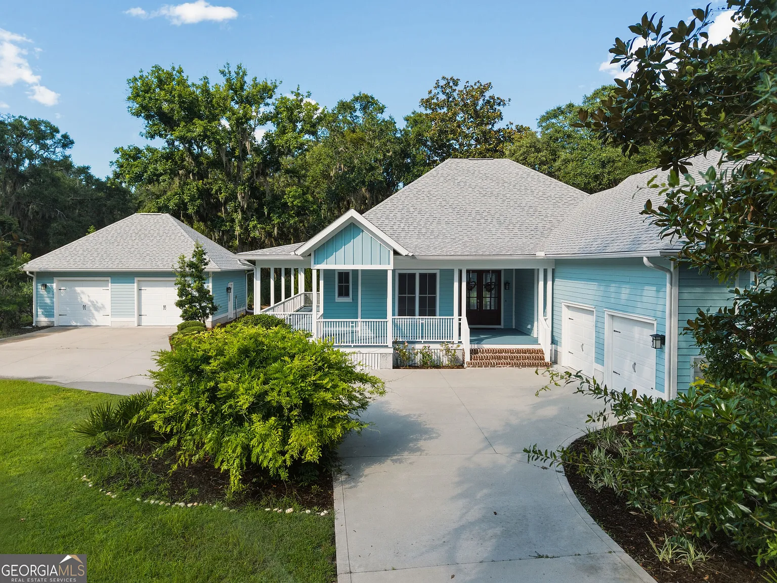 4 bed, 3.0 bath, 2773 sqft, $3,200 — Photo 1