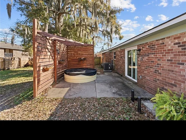 408 Valentine Dr — Photo 16