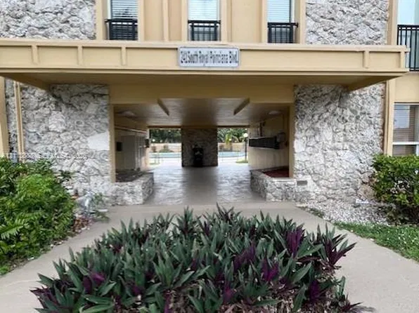 241 S Royal Poinciana Blvd APT 102, Miami Springs, FL 33166