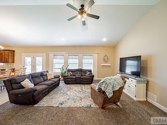 5th image of 315 N Pointe Dr