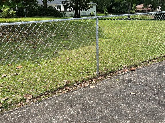 5th image of 813 Mayes Way