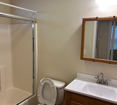 5th image of 312 W 13th St