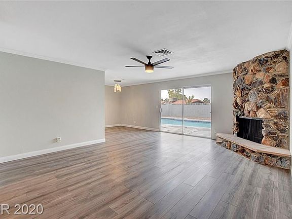 5th image of 3127 La Mesa Dr