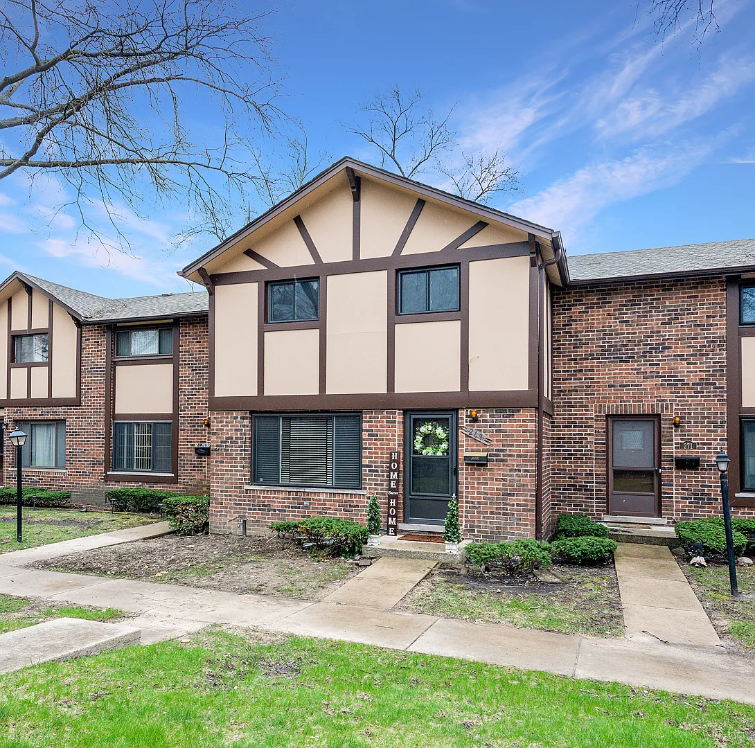 18W269 Kirkland Ln photo 1