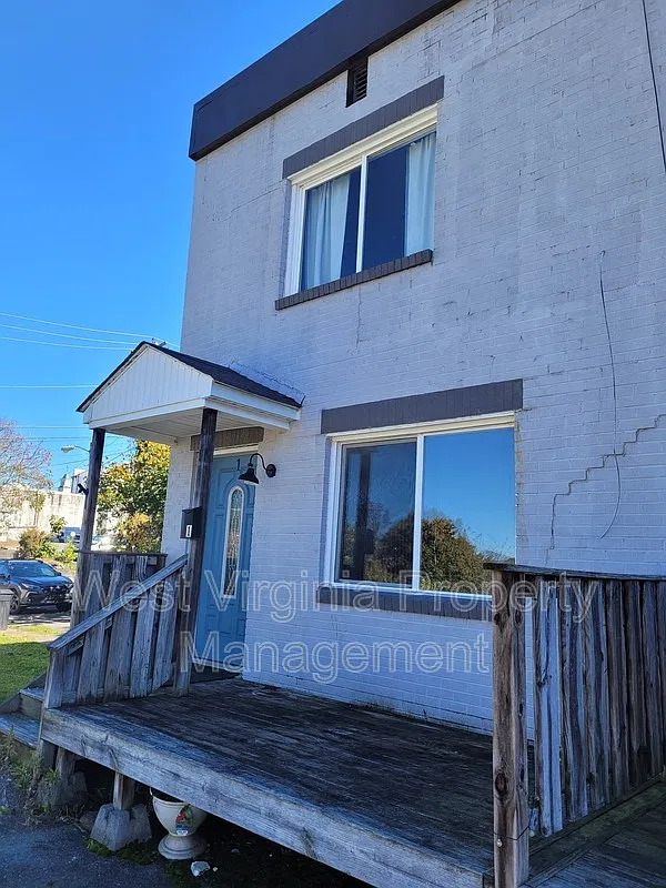 2 bed, 1.0 bath, $995 — Photo 1