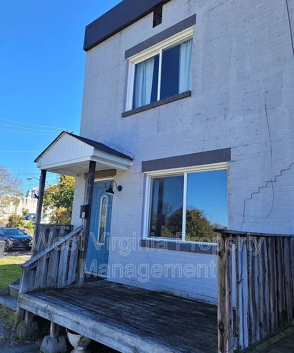 200 Lewis St #1