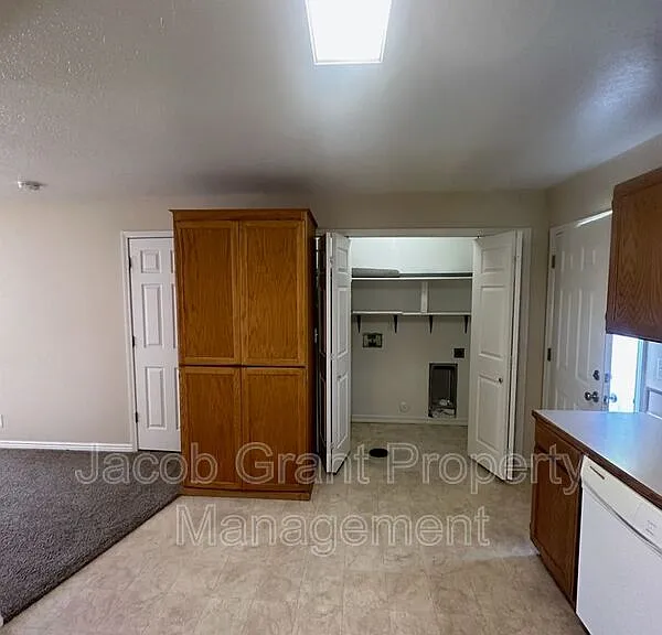 4946 Cole St #4 — Photo 8