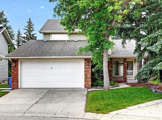 212 N Stravanan Bay SW, Calgary, AB T3H 1H4