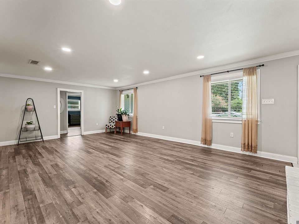 1st image of 1088 Sinclair Dr