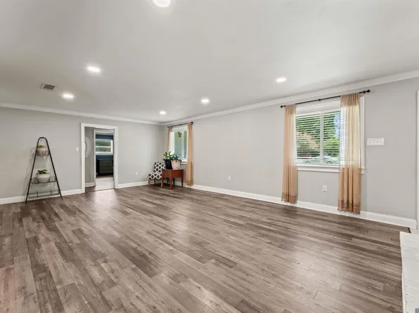 1088 Sinclair Dr, Baton Rouge, LA 70815