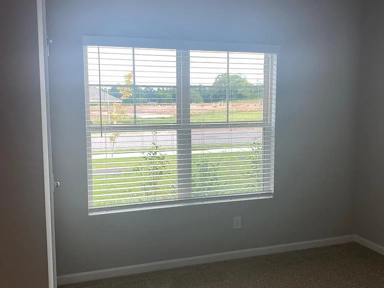 121 Rolling Green Dr — Photo 9