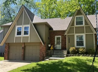 13924 S Tomahawk Dr, Olathe, KS 66062