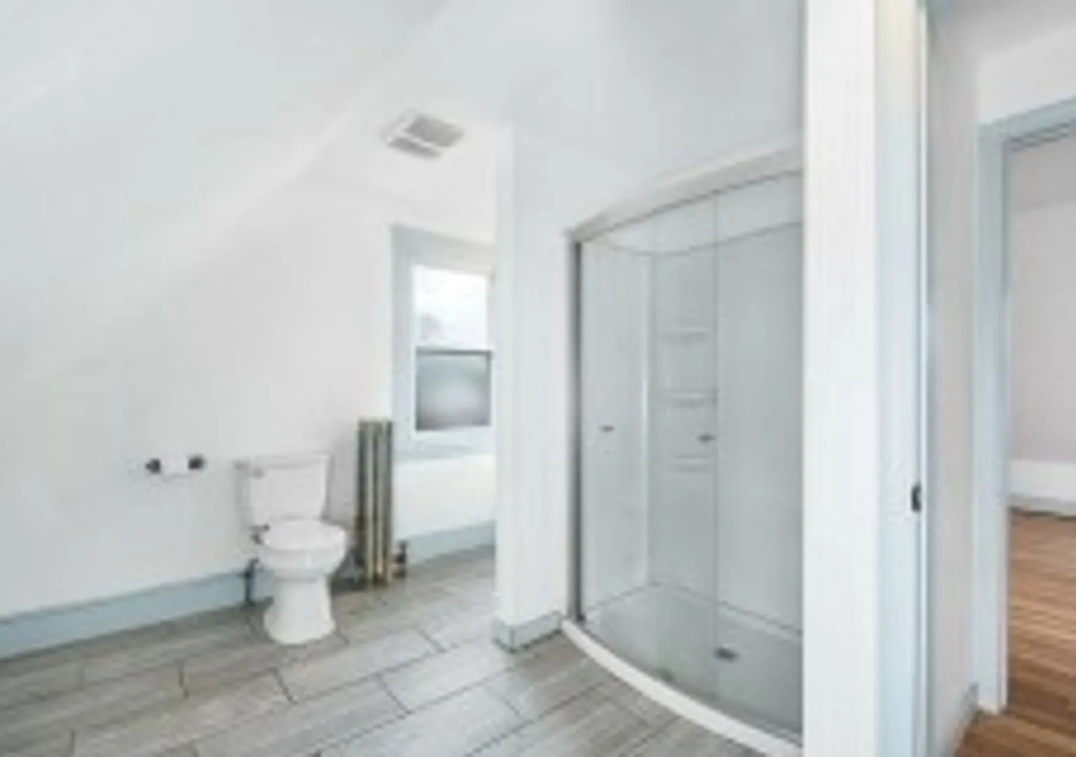 Renovated 4BR with In-Unit Laundry Near Moody Street — Photo 4