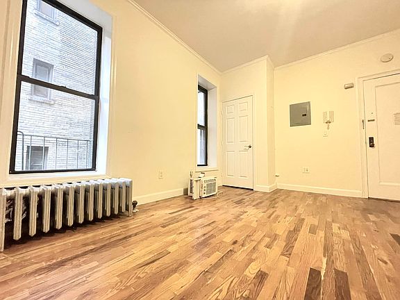 3rd image of 53 W 72nd St APT 3A