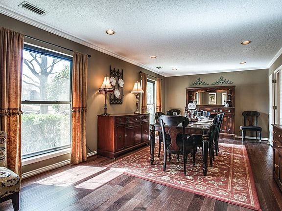 3rd image of 1901 Sara Ln