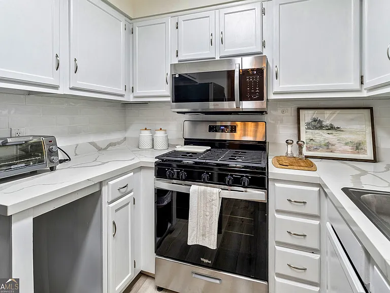 216 Flat Creek Ct — Photo 16