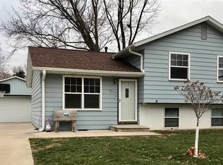 1034 Orchard Dr, Cedar Falls, IA 50613