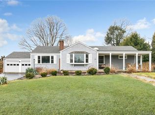 26 Harned Pl, Trumbull, CT 06611