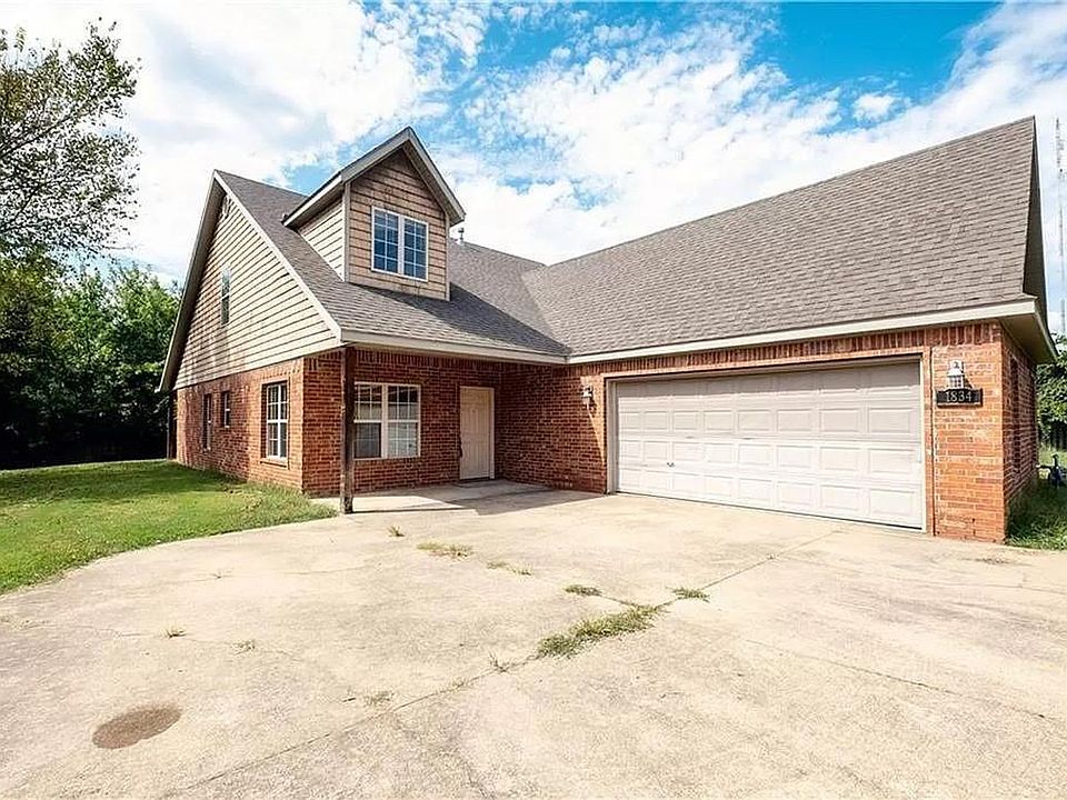1st image of 1834 W Creekmore Dr