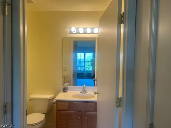 832 Honeybrook Cir, Lopatcong Twp., NJ 08886