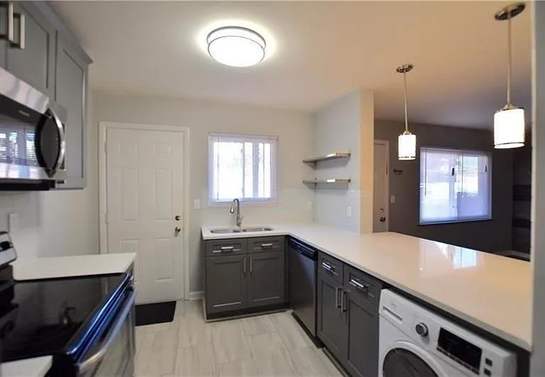 112 Ardmore Pl NW #3 — Photo 6