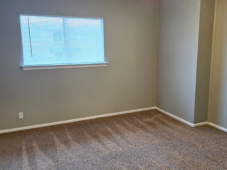 Lawnwood Apartments — Photo 10